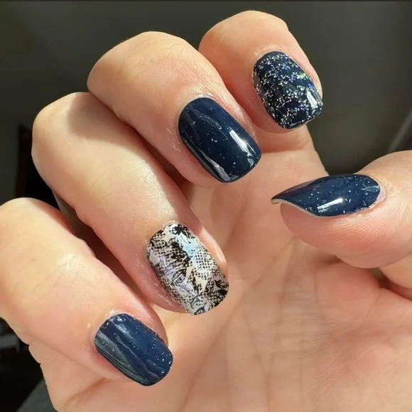 *Exclusive* Color Street: Out of Office | Floral Black Clear Overlay Summer - Picture 14 of 15